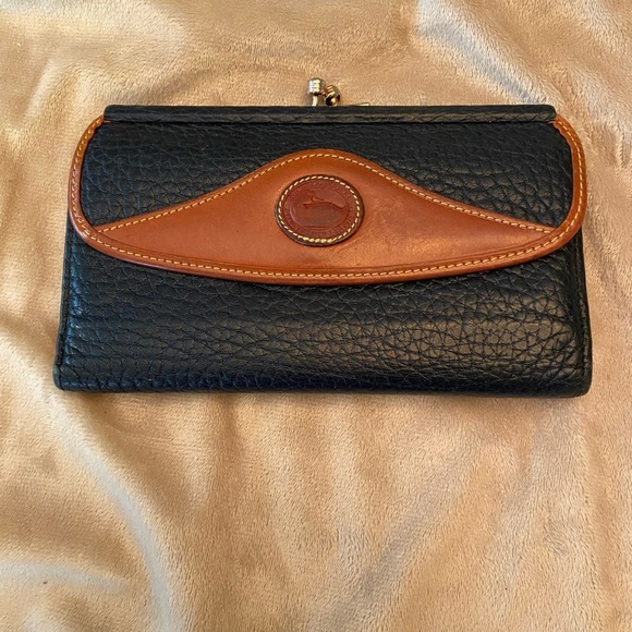 Dooney & Bourke Handbags - Vintage Dooney & Bourke Kisslock Credit Card Trifold Wallet